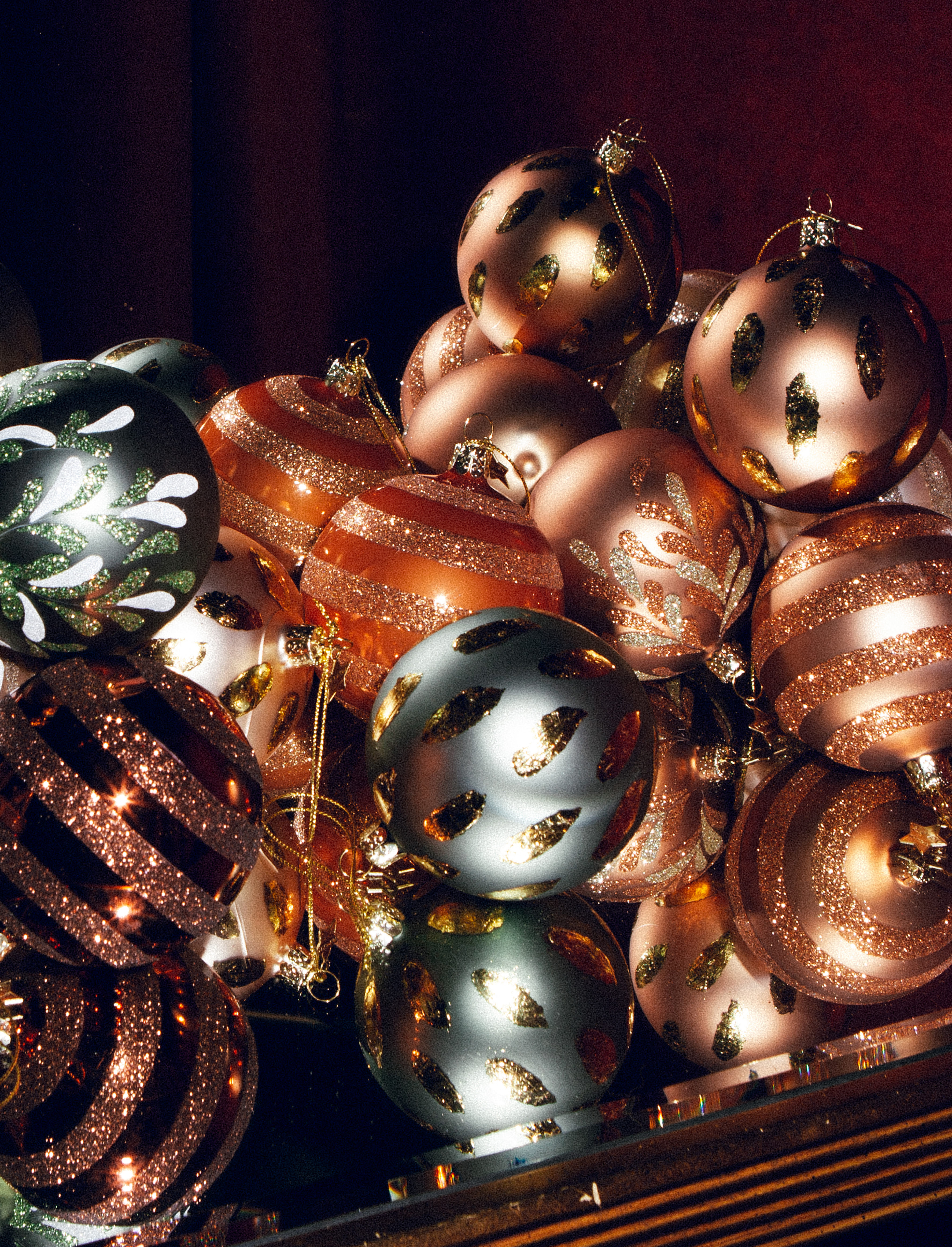 Новогоднее украшение Vondels Champagne matt w/gold foil spots Арт.4232900080110