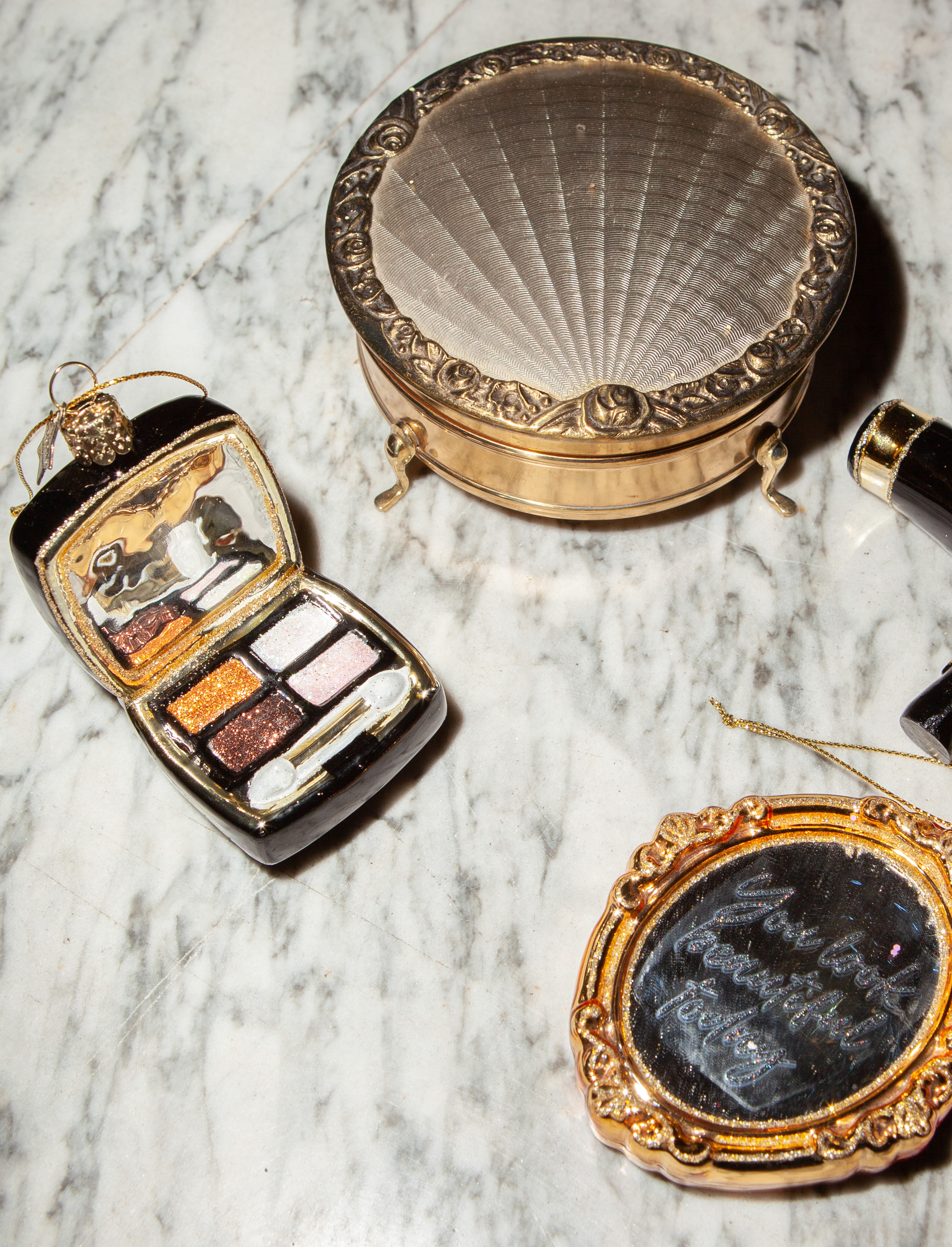 Новогоднее украшение Vondels Eyeshadow palette Арт.2237000075013