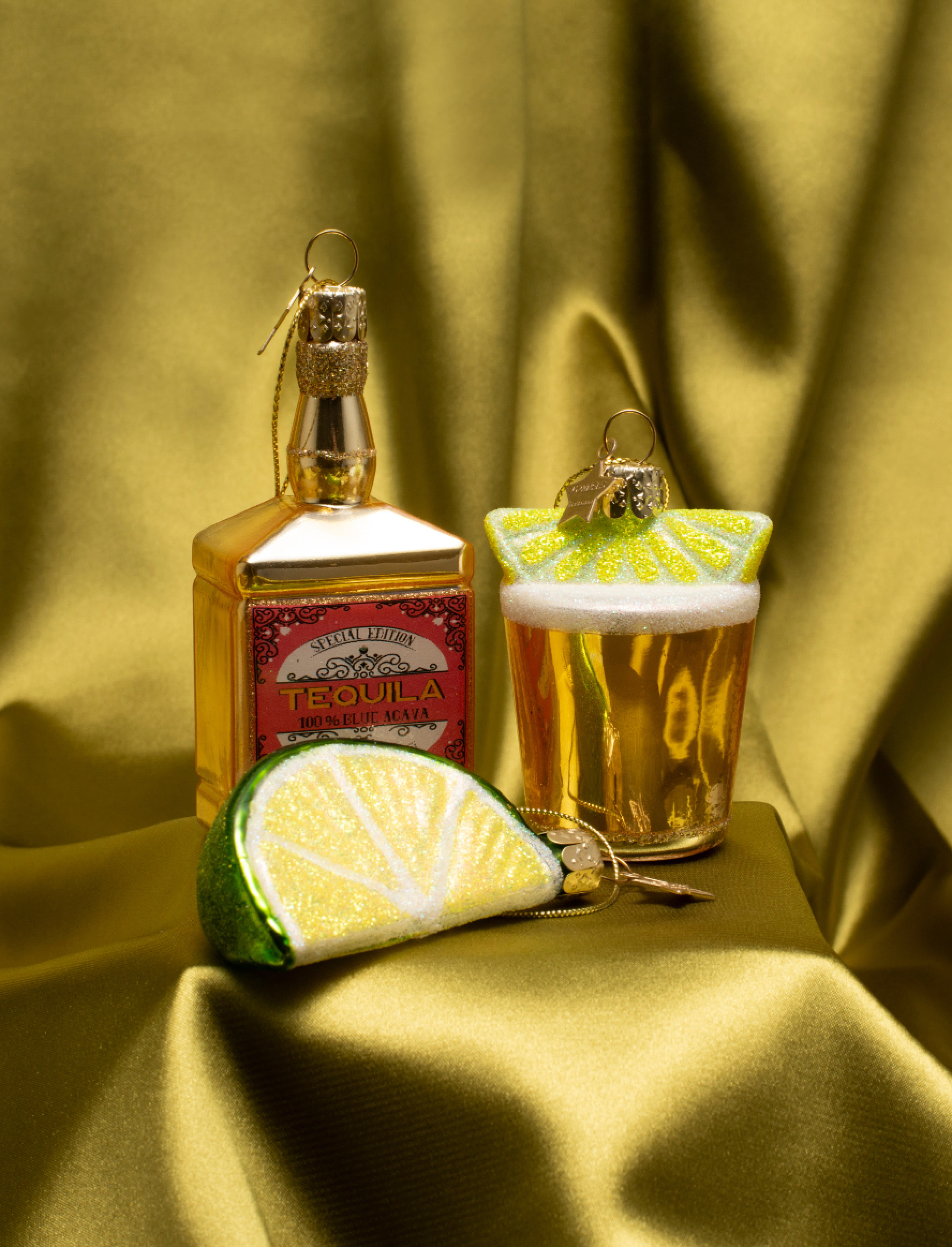 Новогоднее украшение Vondels Gold tequila bottle Арт.2240100095010