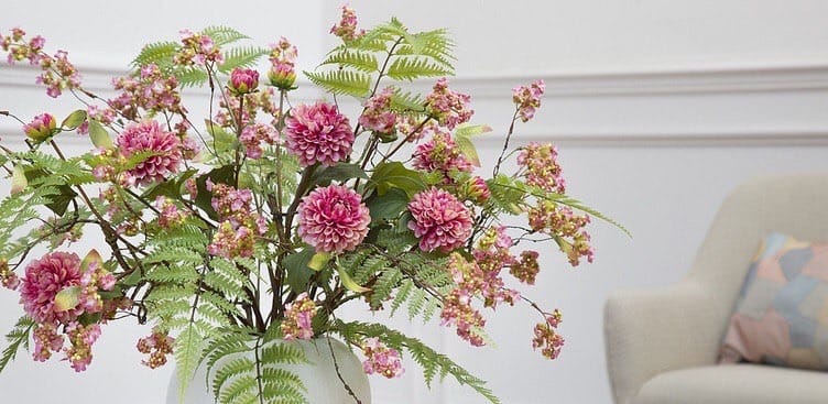 Искусственные цветы в интерьере: как изменить все до неузнаваемости