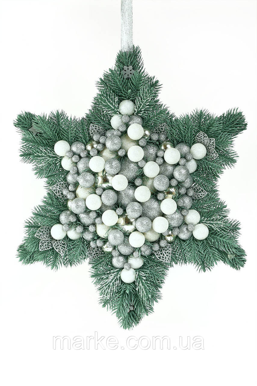 Композиция фигурная из искусств. хвои новогодняя