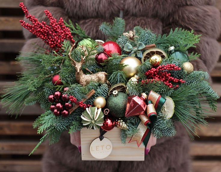 Композиция интерьерная из хвои новогодняя
