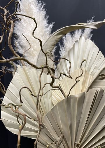 Напольная композиция из сухоцветов Фонтан