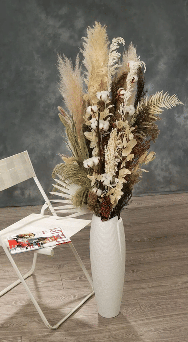 Напольная композиция из сухоцветов Фонтан