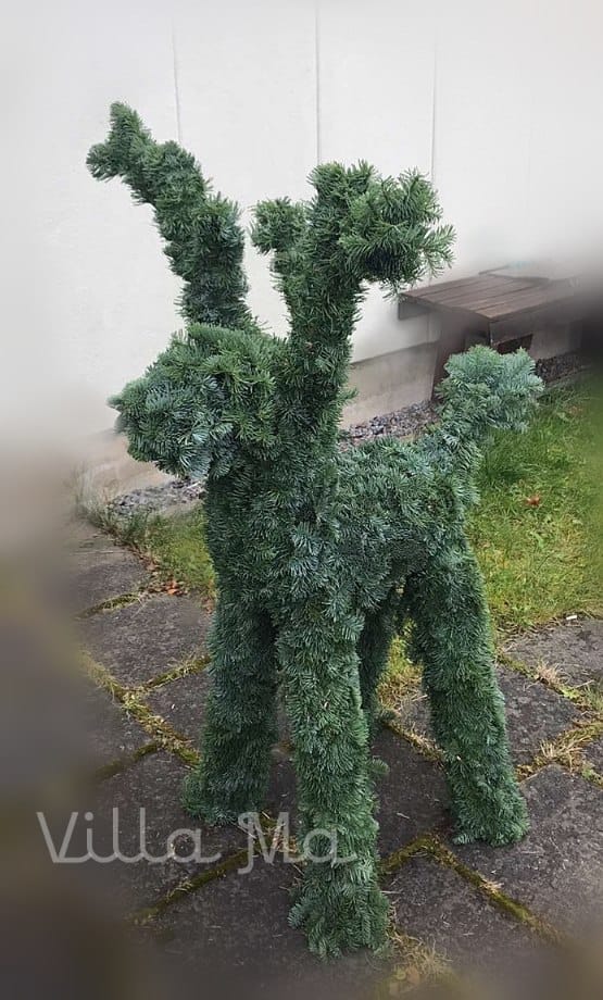 Олень из пихты нобилис